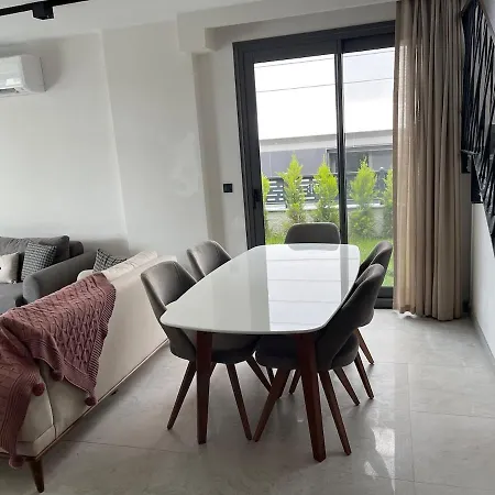 Appartement Roza - Private Pool & Garden In