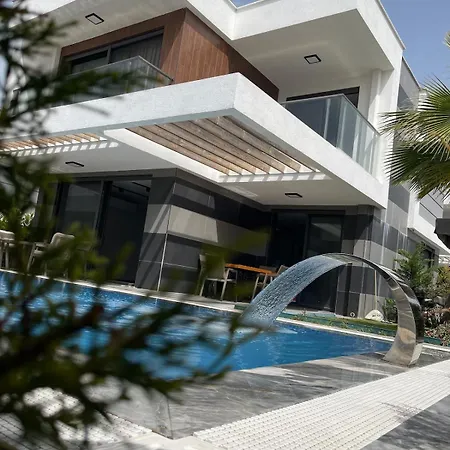 Roza - Private Pool & Garden In * Kusadası