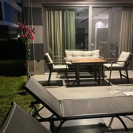 Roza - Private Pool & Garden In Kusadası