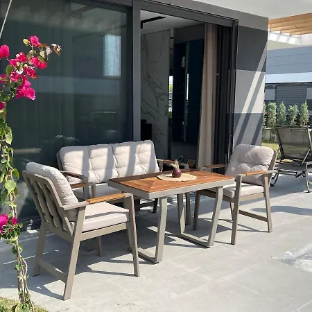 Roza - Private Pool & Garden In Appartement *