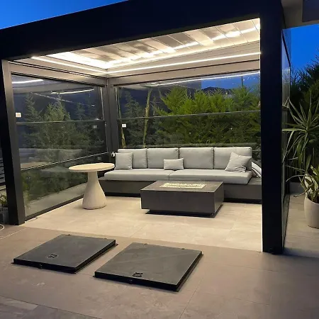 Roza - Private Pool & Garden In Appartement *