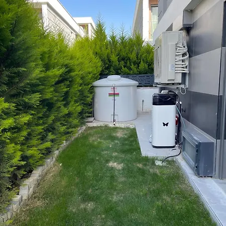 Roza - Private Pool & Garden In Appartement