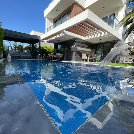 Roza - Private Pool & Garden In Appartement