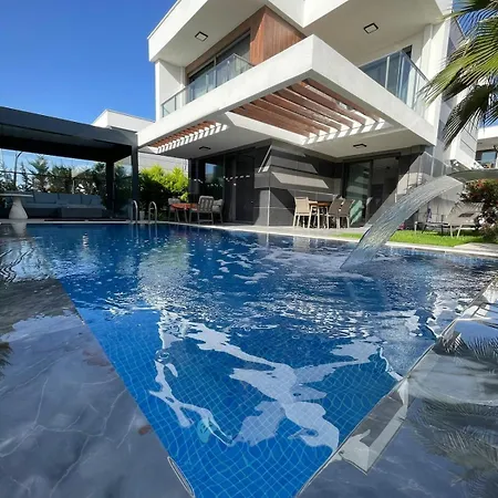 Roza - Private Pool & Garden In